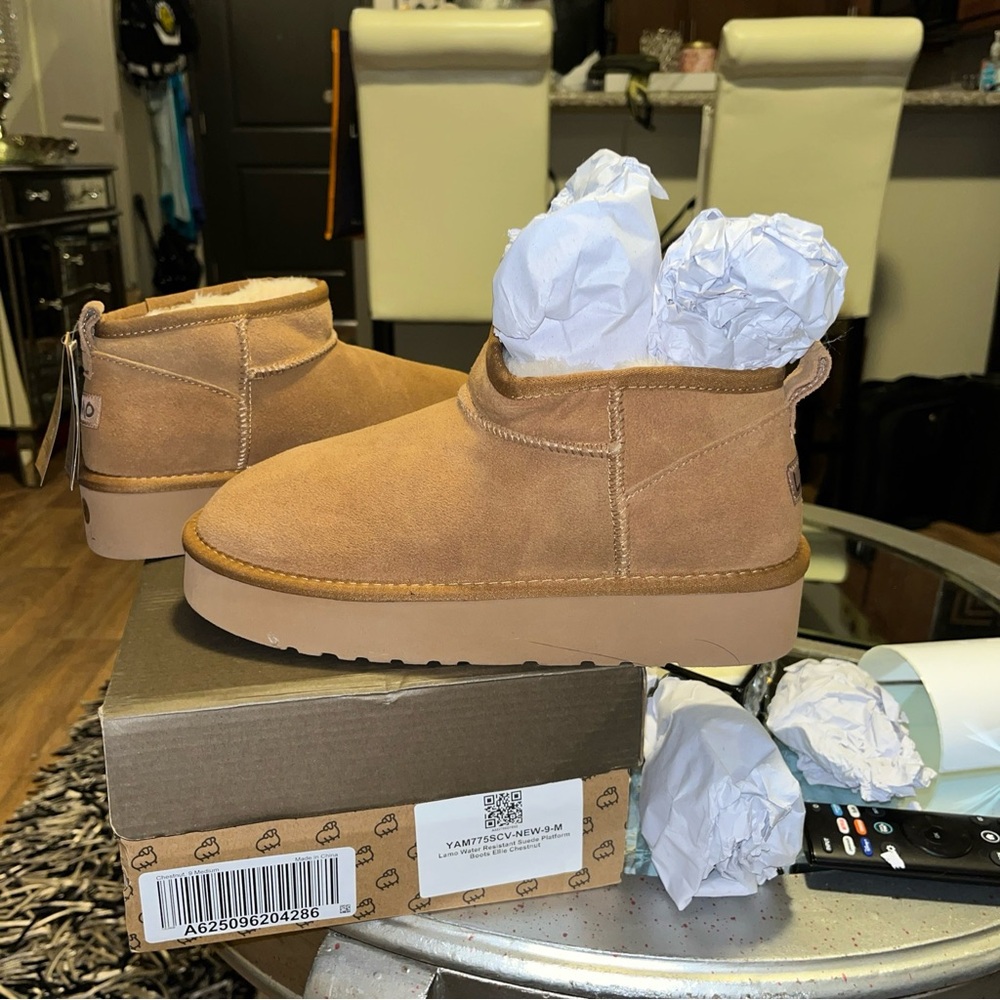 LAMO, water proof platform ankle boots 9